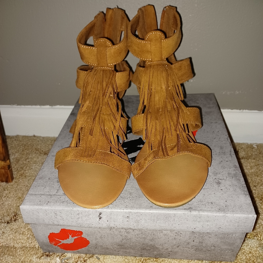 Fringe sandals